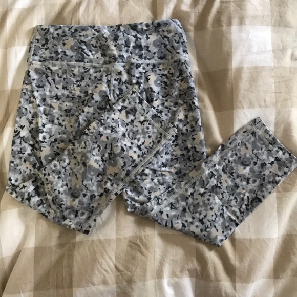 ❗️❗️Lululemon Wunder Under❗️❗️ - Picture 2 of 3